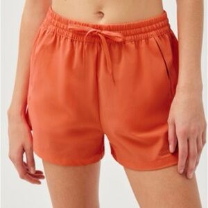 Outdoor Voices Doing Things Shorts 2.5” Hot Coral Medium Excellent Condition